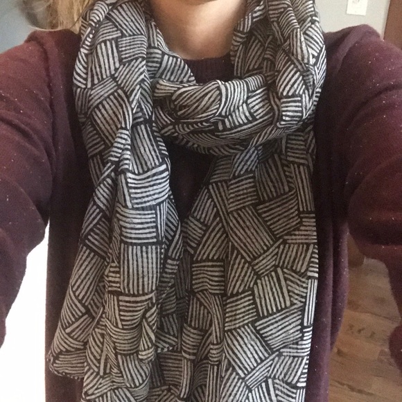 Divided Accessories - Black & white patterned lightweight scarf